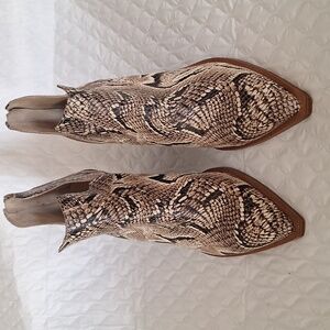 Vince Camuto Ankle Boots Size 6